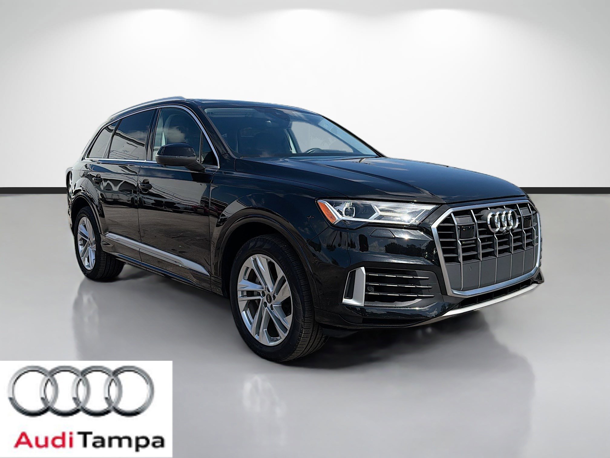 2023 Audi Q7 55 Premium Plus quattro Tiptronic's photo