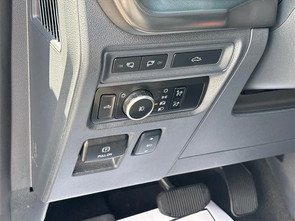 Used 2024 Gray Ford Lariat image 29