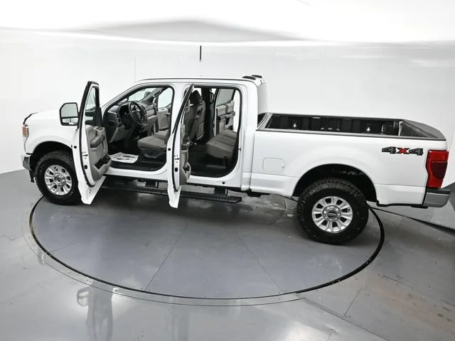 Used 2020 White Ford XL image 36