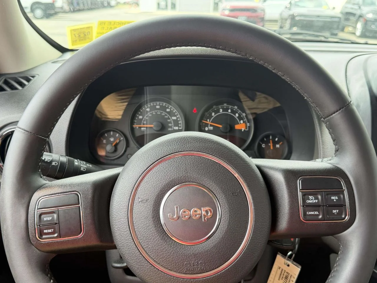 Used 2015 Granite Crystal Metallic Clearcoat Jeep Latitude image 32