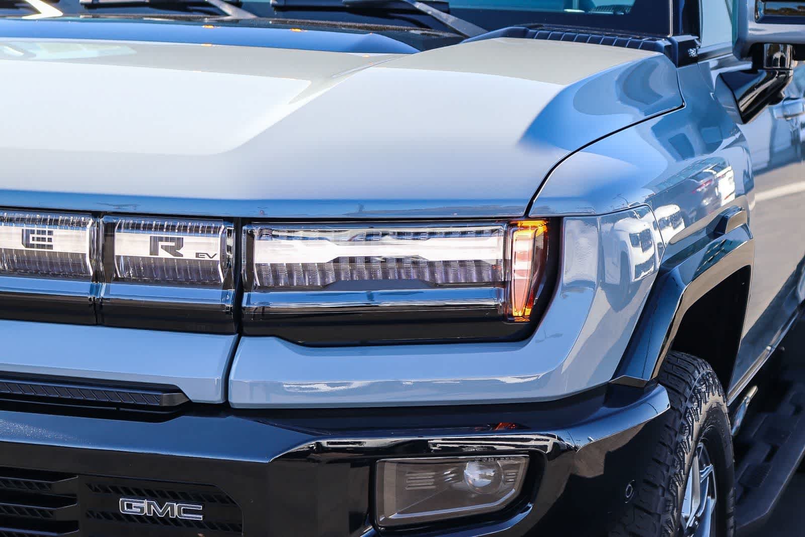 Used 2025 Meteorite Metallic (Grey) GMC 3X image 8