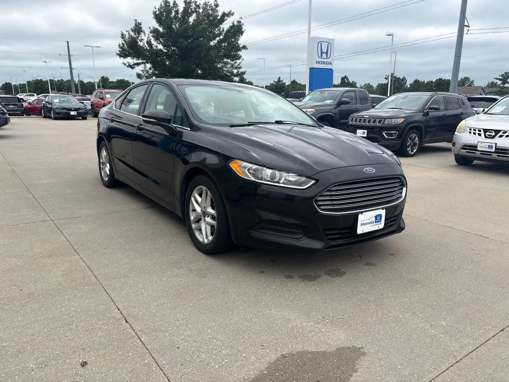 Used 2014 Tuxedo Black Metallic Ford SE image 3
