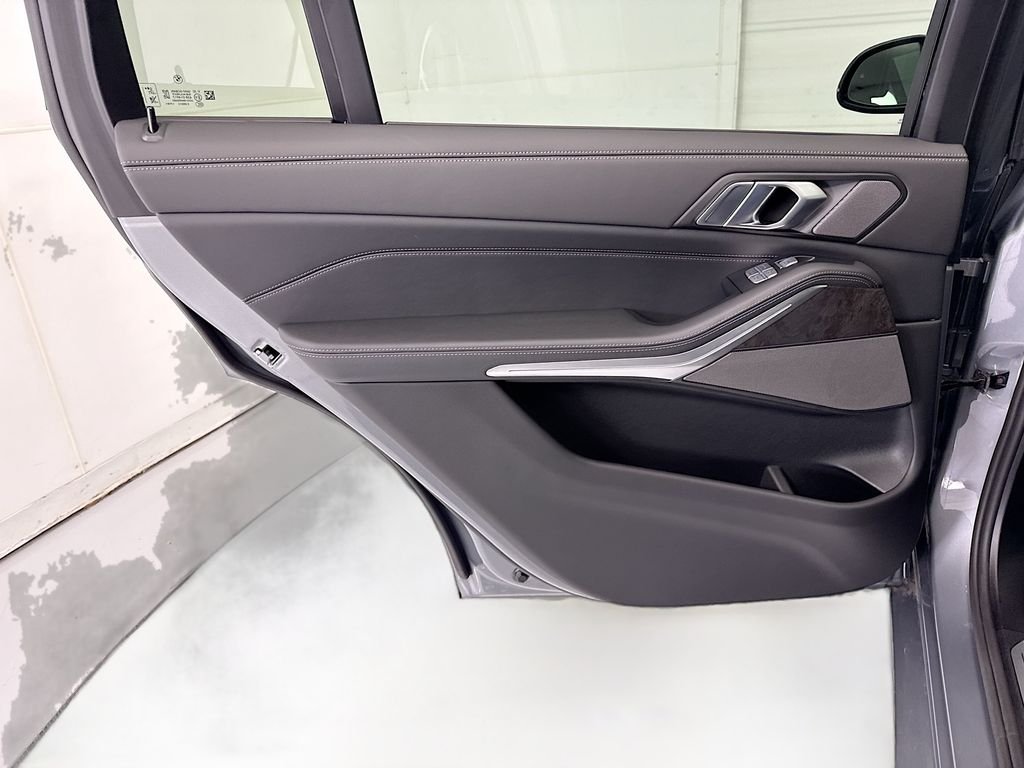 2026 BMW X7 40i - Photo 25