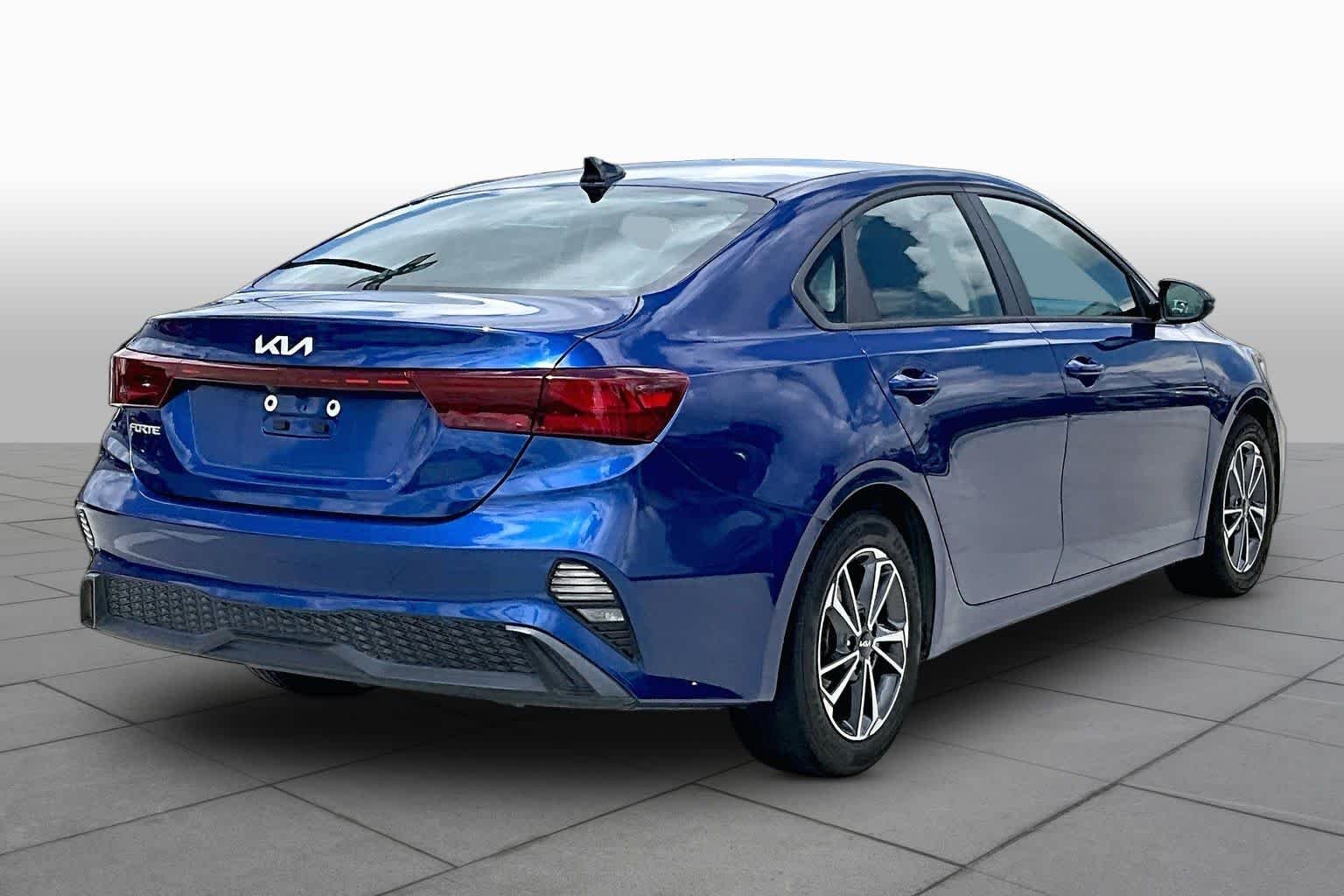 Used 2022 Deep Sea Blue Kia LXS image 11