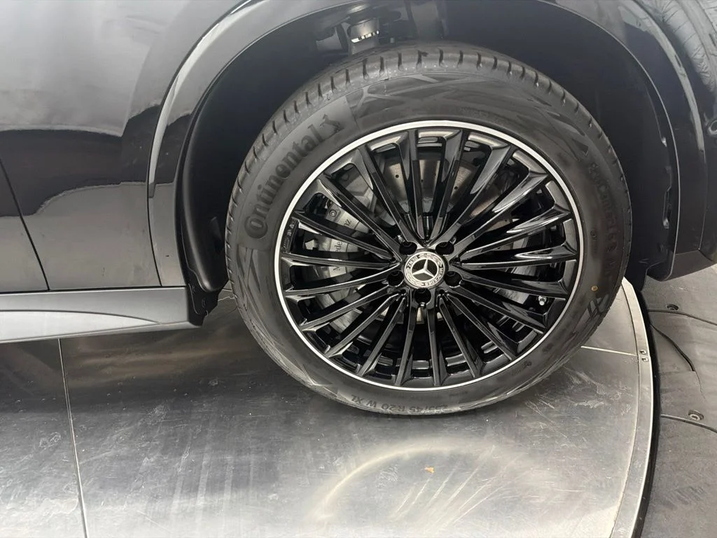 New 2027 Black Mercedes-Benz GLC 300 image 9
