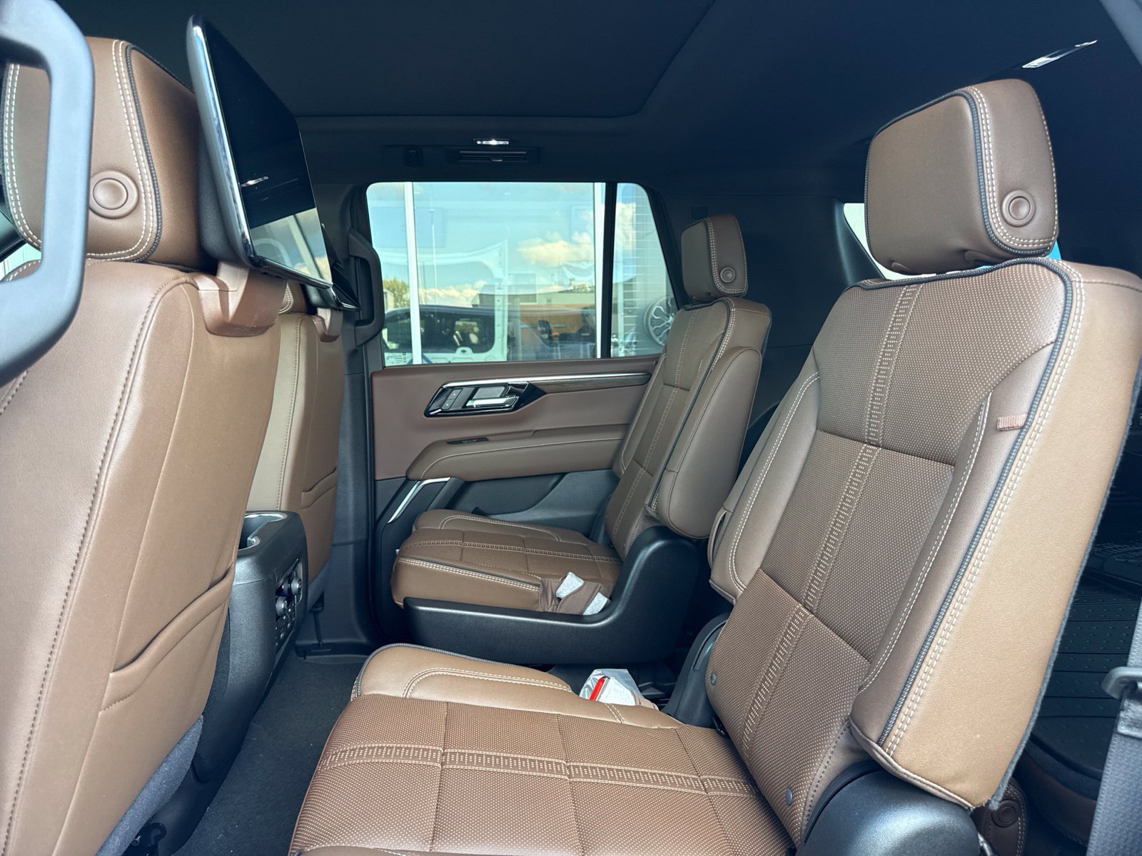 New 2026 Polar White Tricoat Chevrolet High Country Deluxe with 24in Wheels - Technology & Entertainment - Super Cruise - Panoramic Sunroof - Get Active Package image 15
