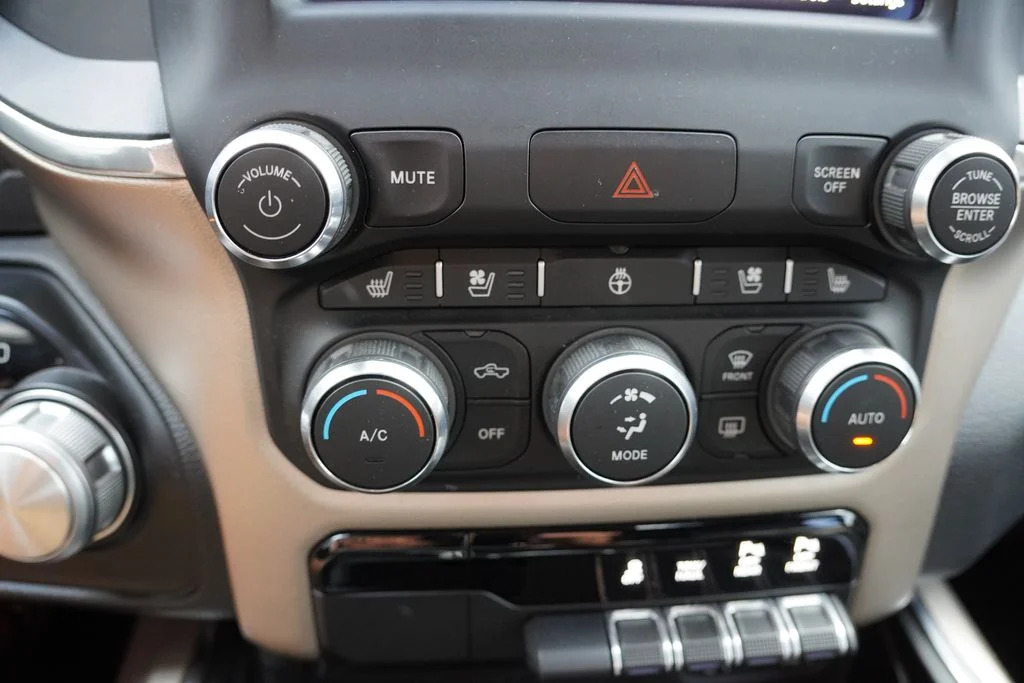 Used 2019 Granite Crystal Metallic Clearcoat Ram Laramie image 6