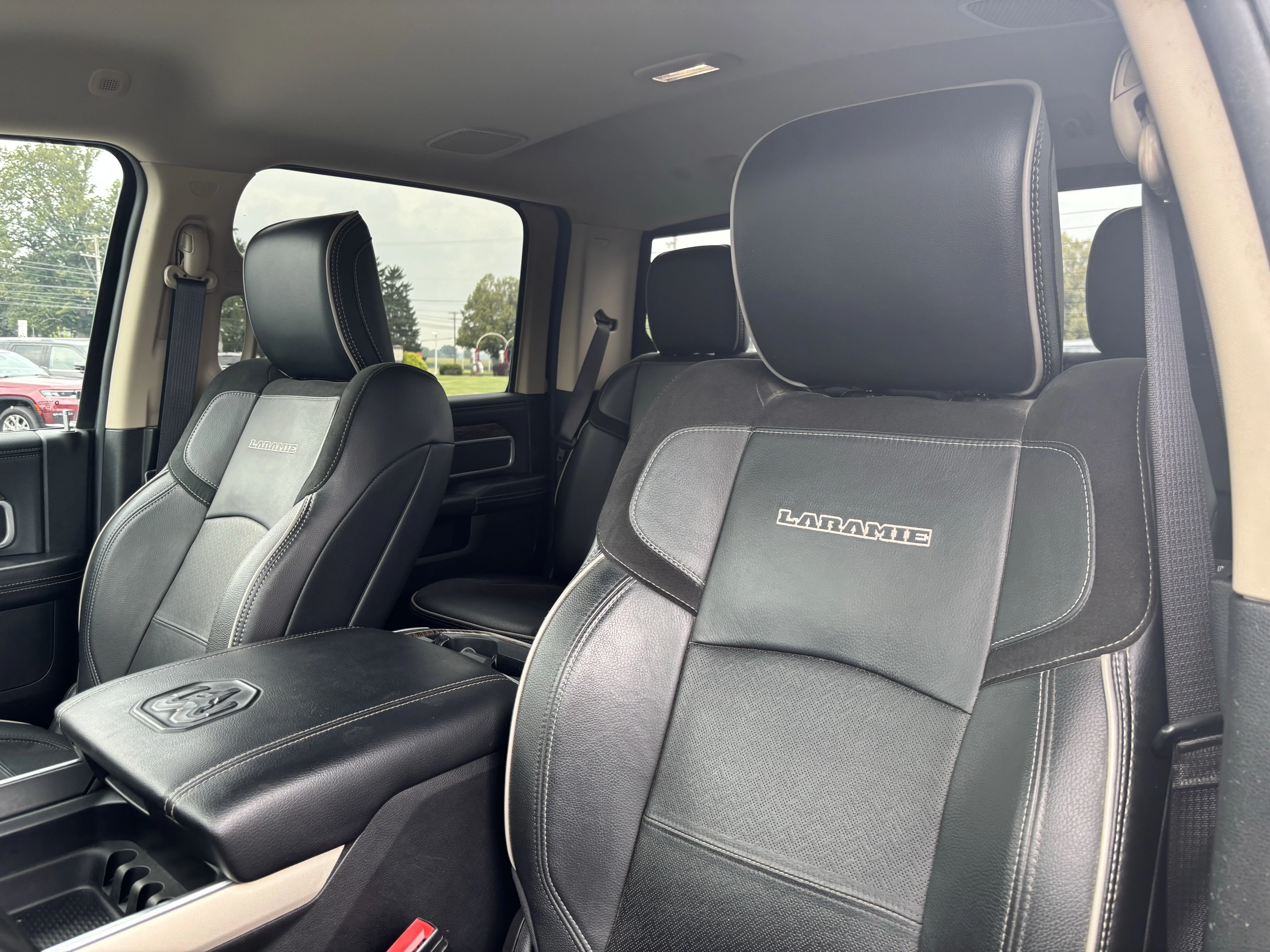 Used 2021 Granite Crystal Clearcoat Metallic Ram Laramie image 14