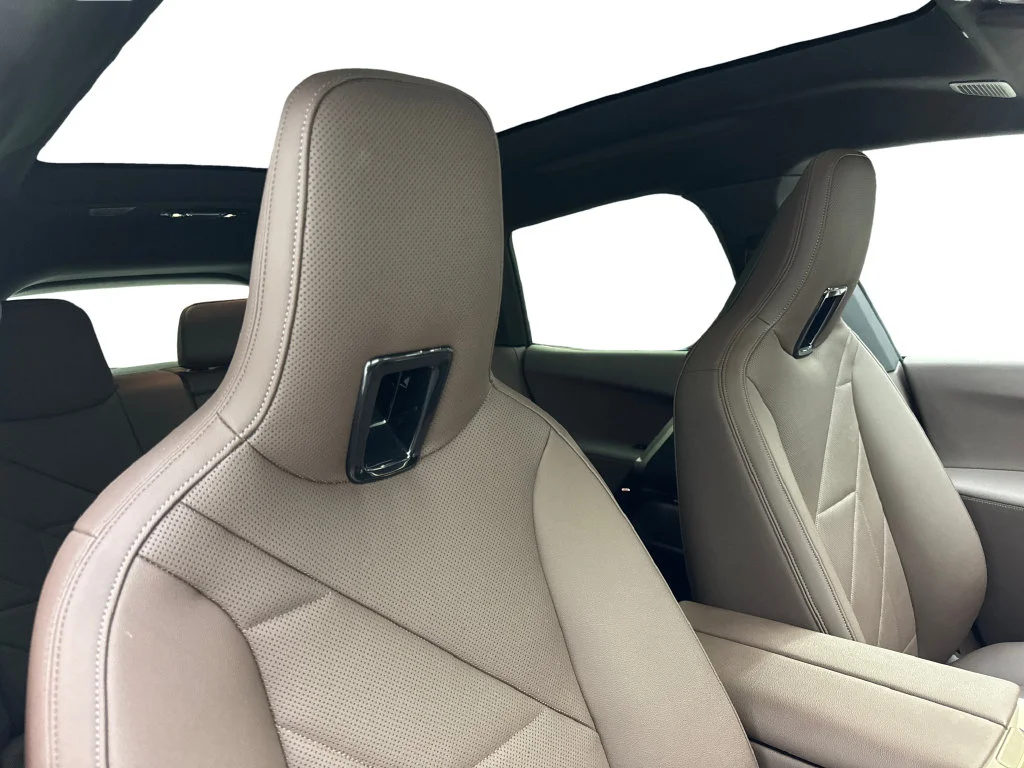 Used 2023 White BMW M60 image 47