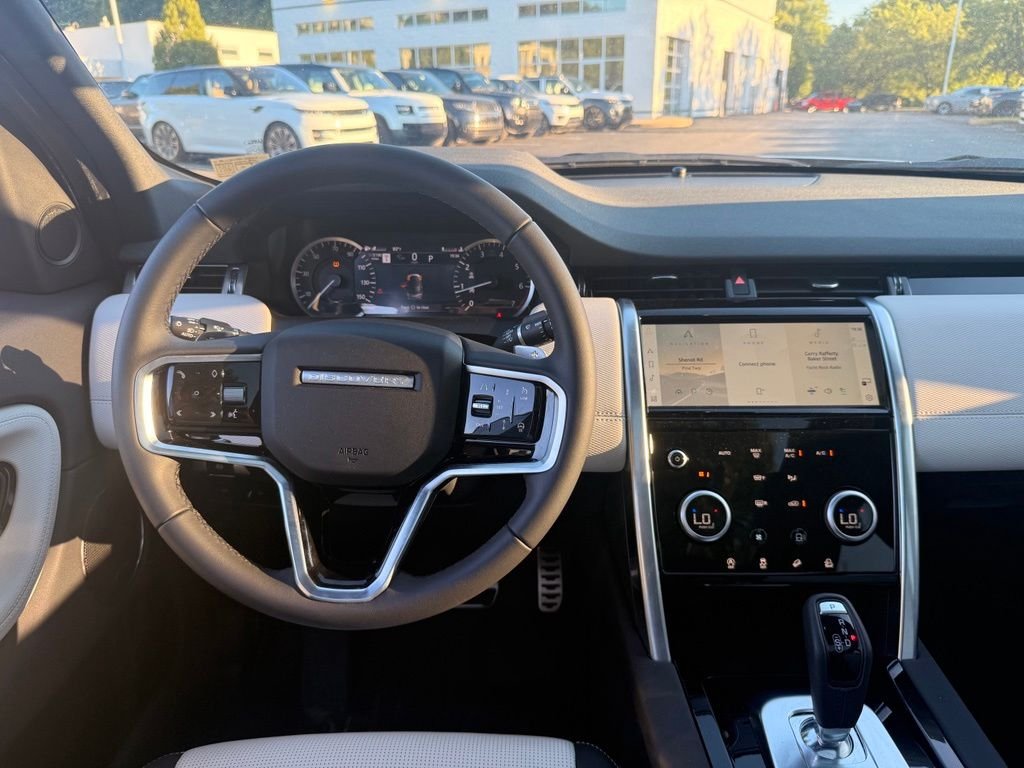 Certified Used 2023 Fuji White Land Rover SE R-Dynamic image 10