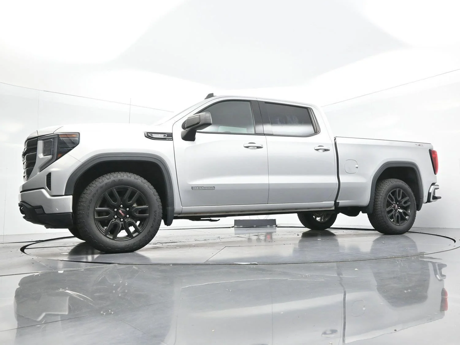Used 2022 Quicksilver Metallic GMC Elevation image 46