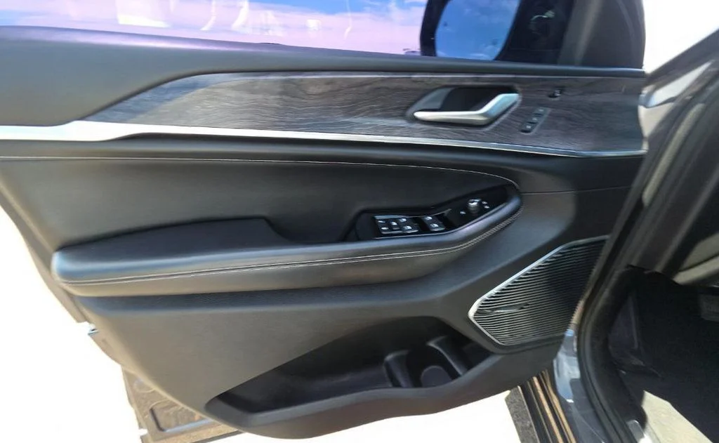 Used 2022 Gray Jeep Overland 4xe image 15