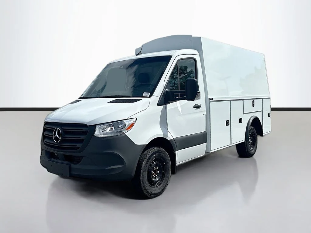 Used 2024  Mercedes-Benz Cab Chassis 144 WB image 7