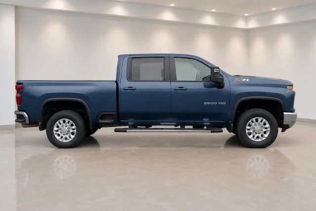 Used 2024 Lakeshore Blue Metallic Chevrolet LT image 3