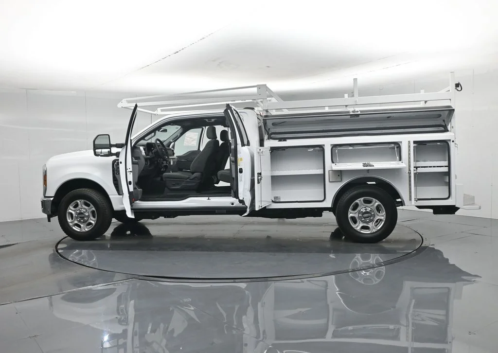 New 2026 Oxford White Ford XLT image 41