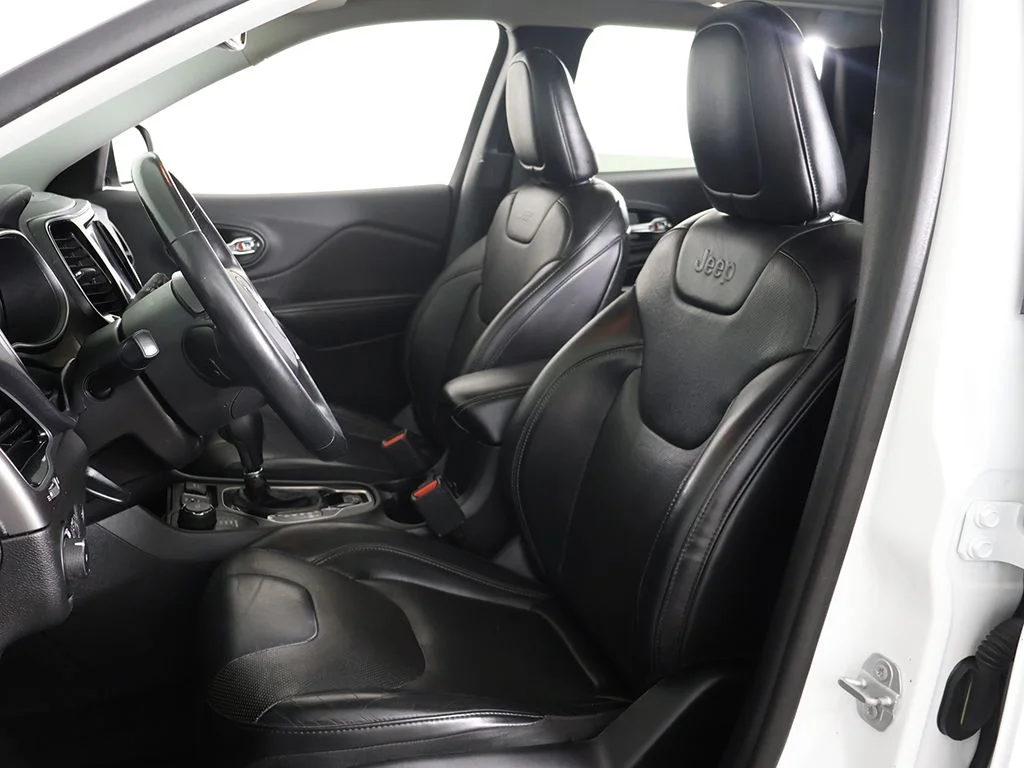 Used 2019 White Jeep Limited image 30