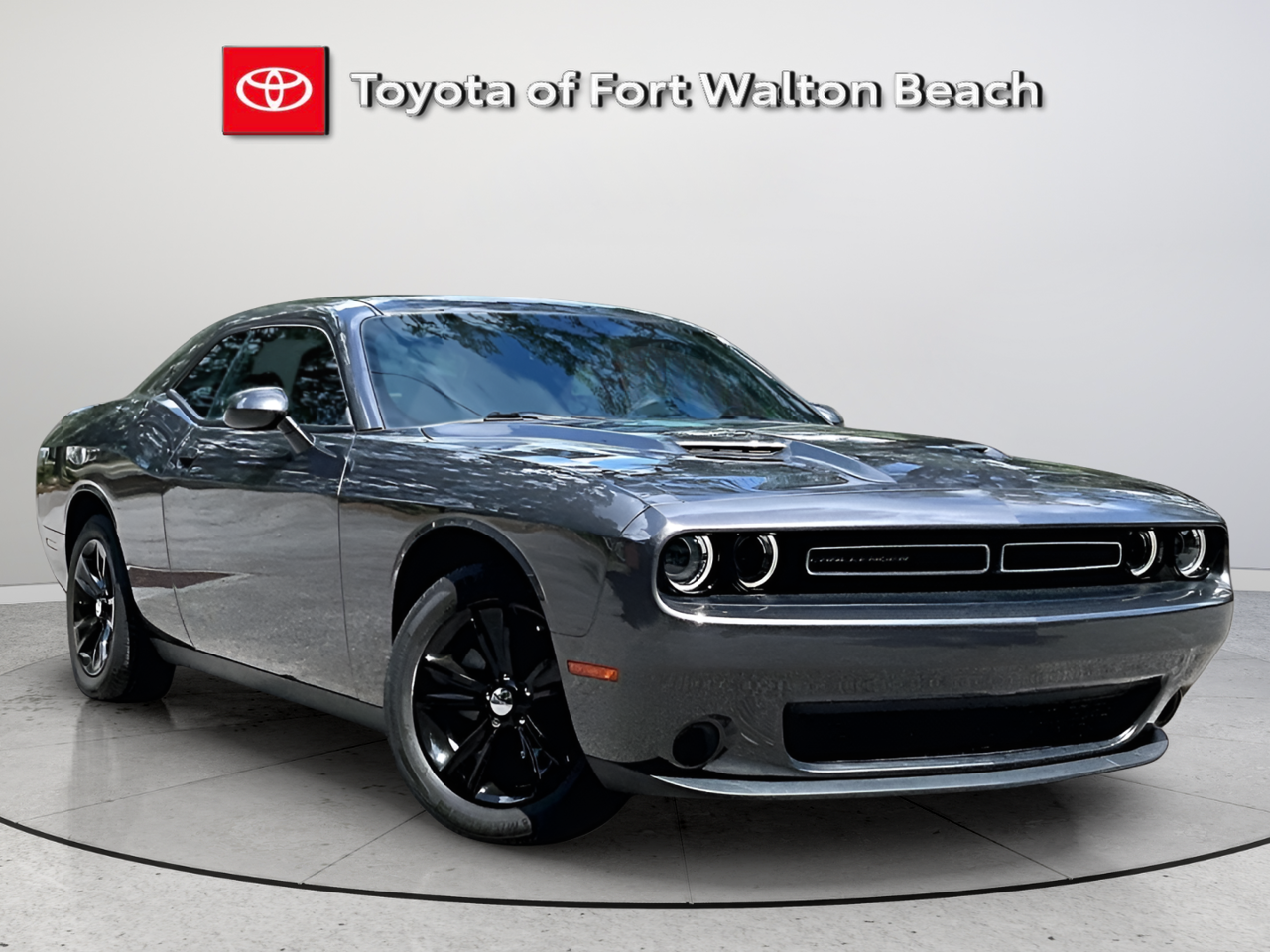 Used 2023 Gray Dodge SXT image 2