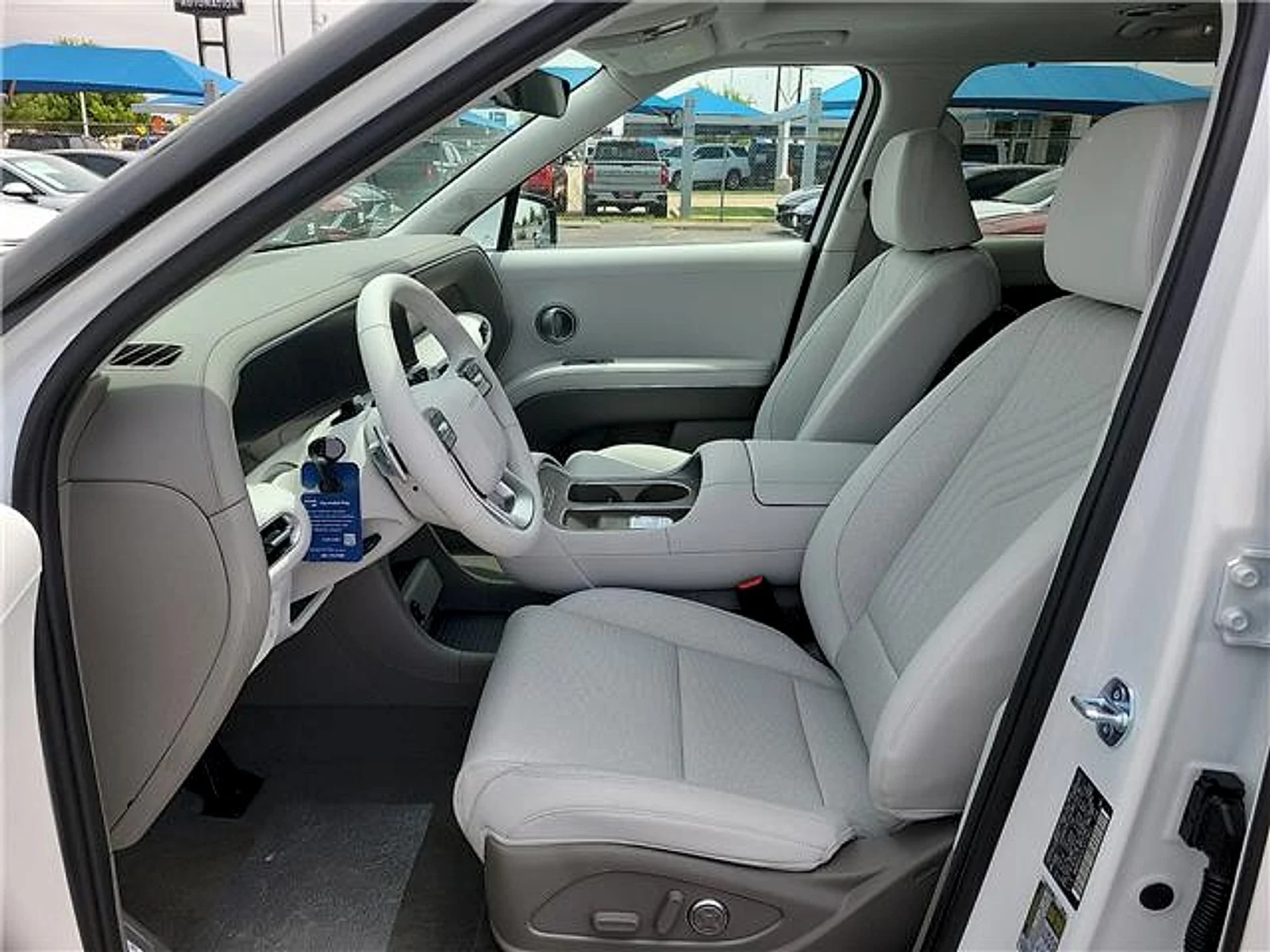 New 2026 White Hyundai SEL Premium image 12