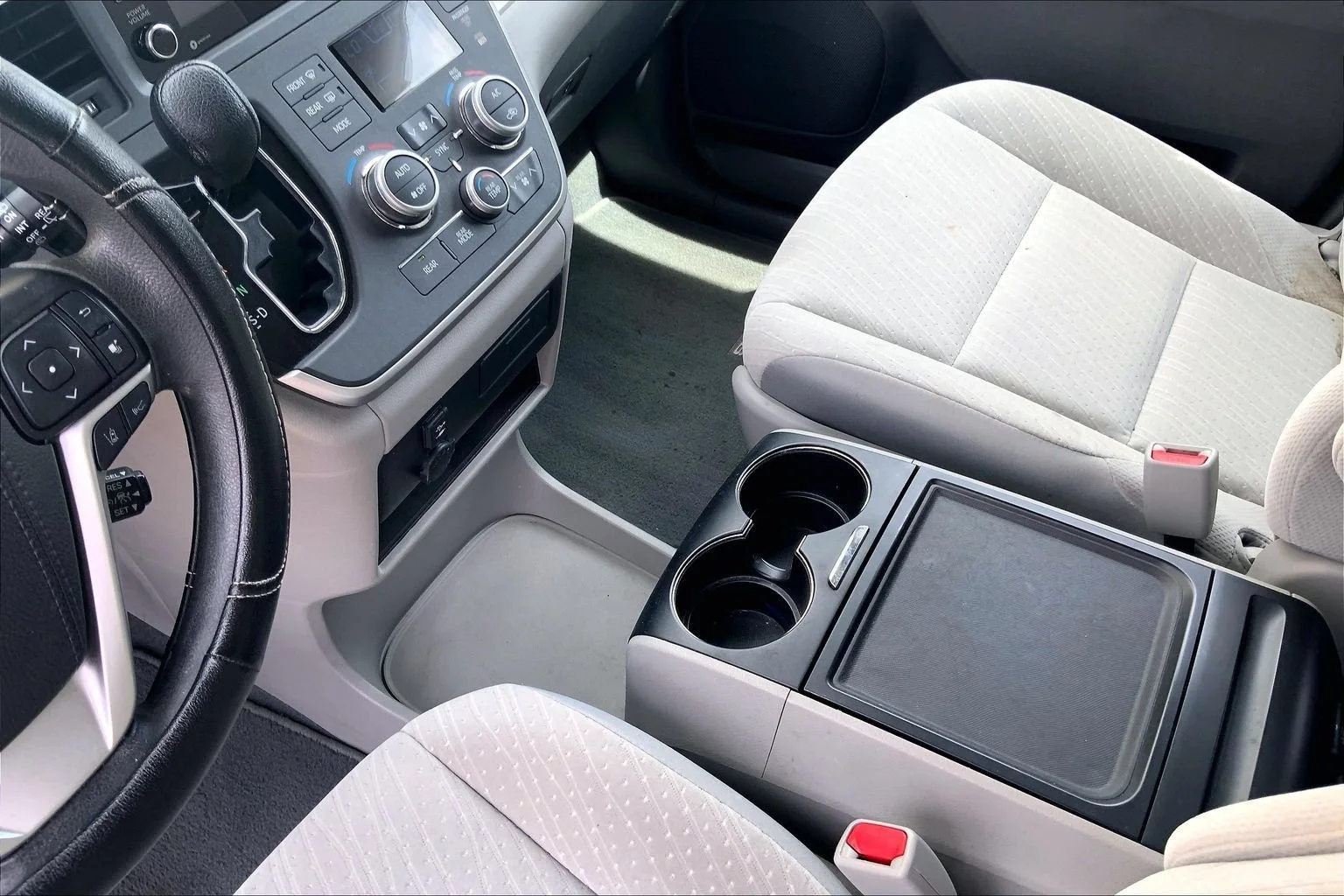 Used 2020 Whi/white Toyota LE Auto Access Seat image 16