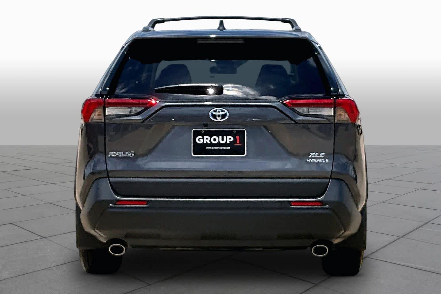 Used 2024 Magnetic Gray Metallic Toyota Hybrid XLE Premium image 5