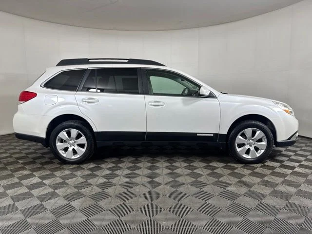 Used 2011 Satin White Pearl Subaru 2.5i image 2