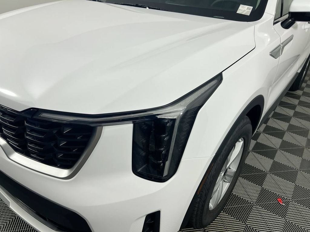 New 2026 Glacial White Pearl Kia LX image 9