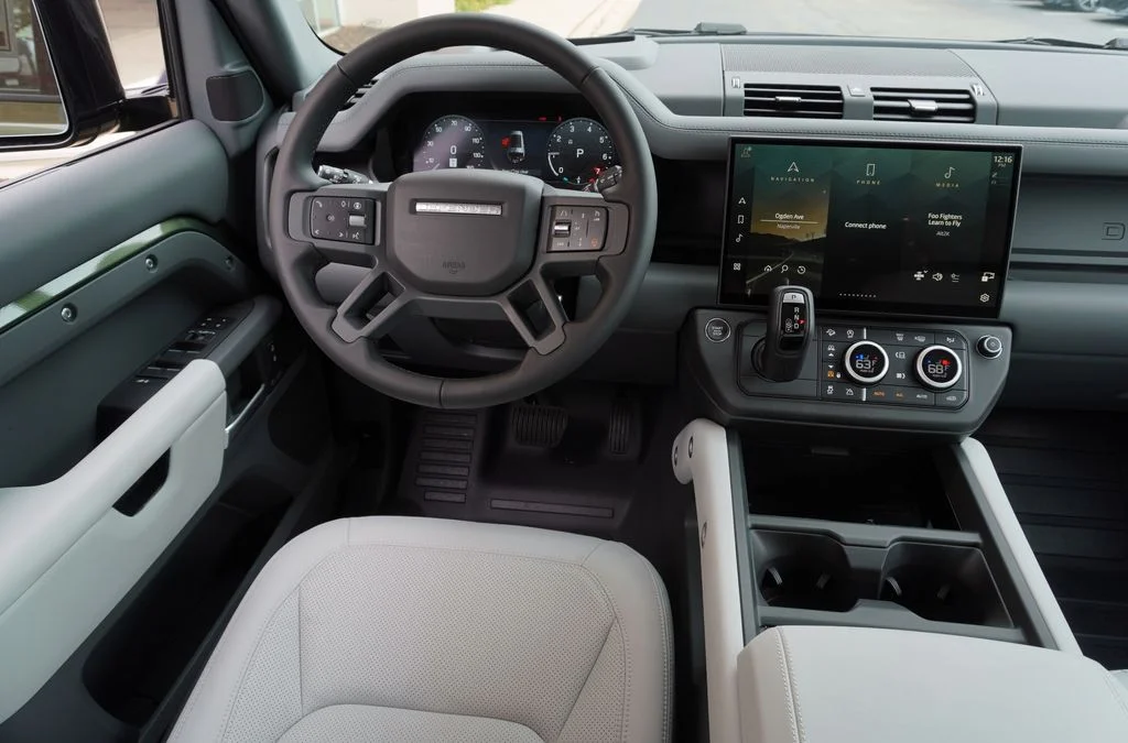 New 2026 Woolstone Green Land Rover X-Dynamic SE image 15