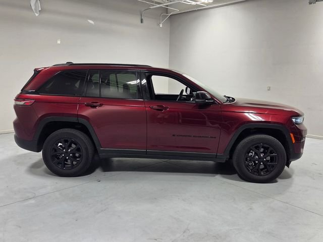 Used 2025 Red Jeep Altitude image 15