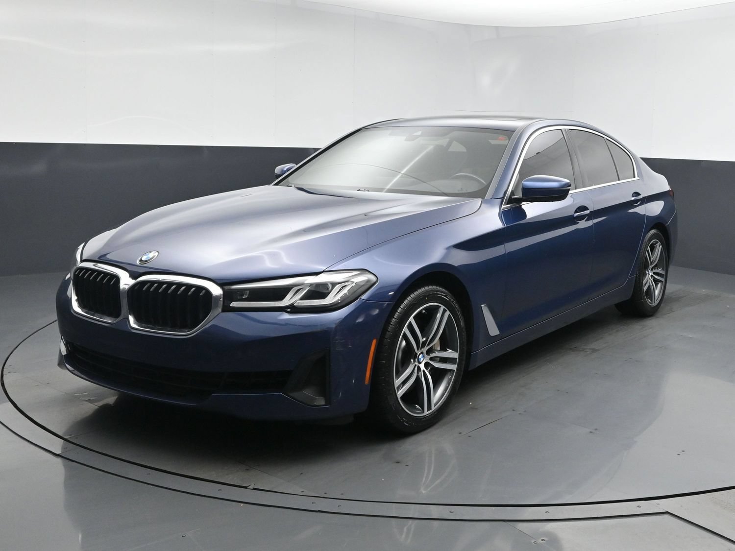 Used 2021 Phytonic Blue Metallic BMW 530i xDrive image 19