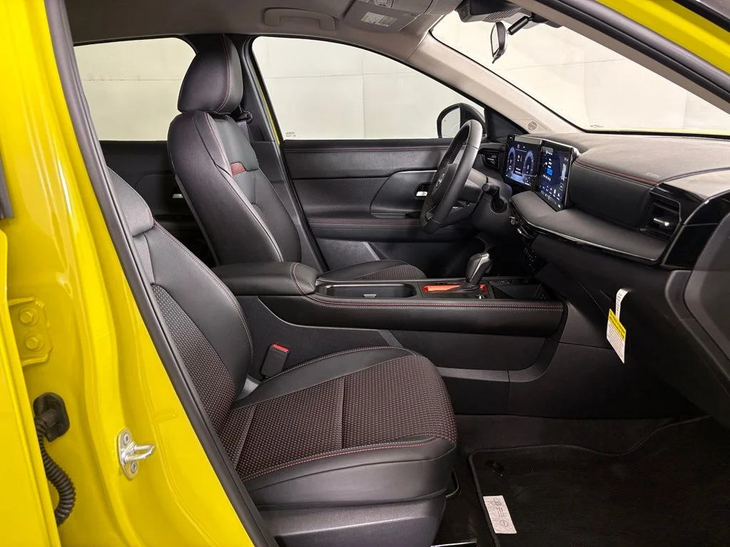New 2026 Yuzu Yellow Metallic / Super Black Two-tone Nissan SR image 42