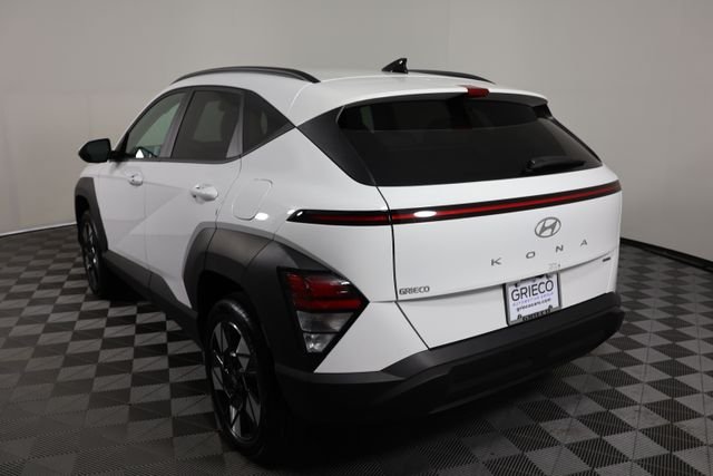 Used 2025 White Hyundai SEL image 6