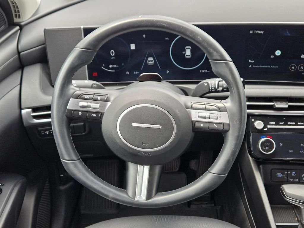 Used 2025 White Hyundai SEL Convenience image 21