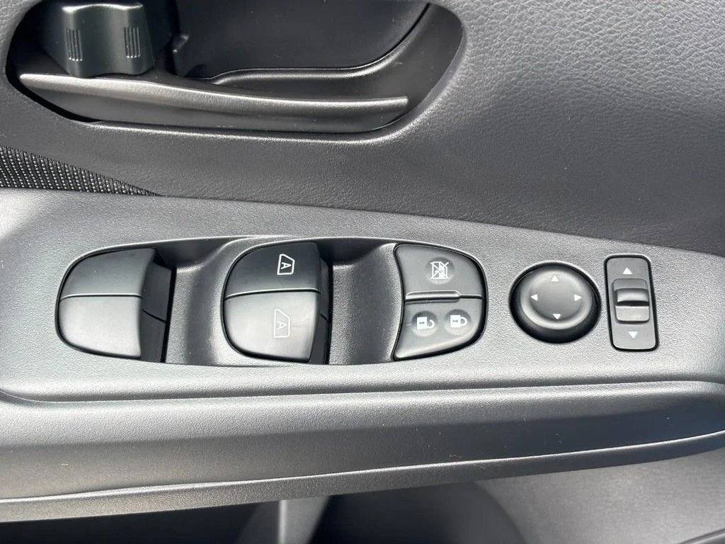 2025 Nissan KICKS PLAY Base - Photo 17