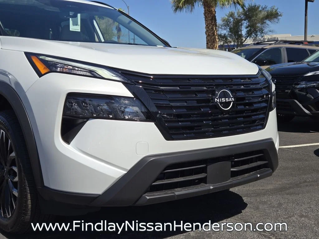New 2026 Everest White Pearl TriCoat Nissan Dark Armor™ image 9