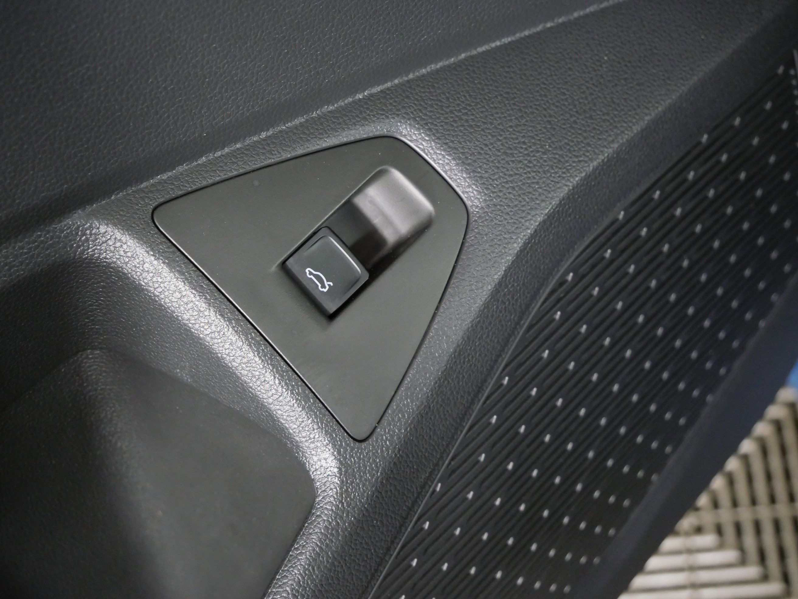 Used 2025 MONTERY BLUE Volkswagen SE image 23