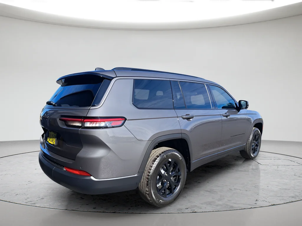 New 2026 Baltic Gray Metallic Clearcoat Jeep Altitude image 3
