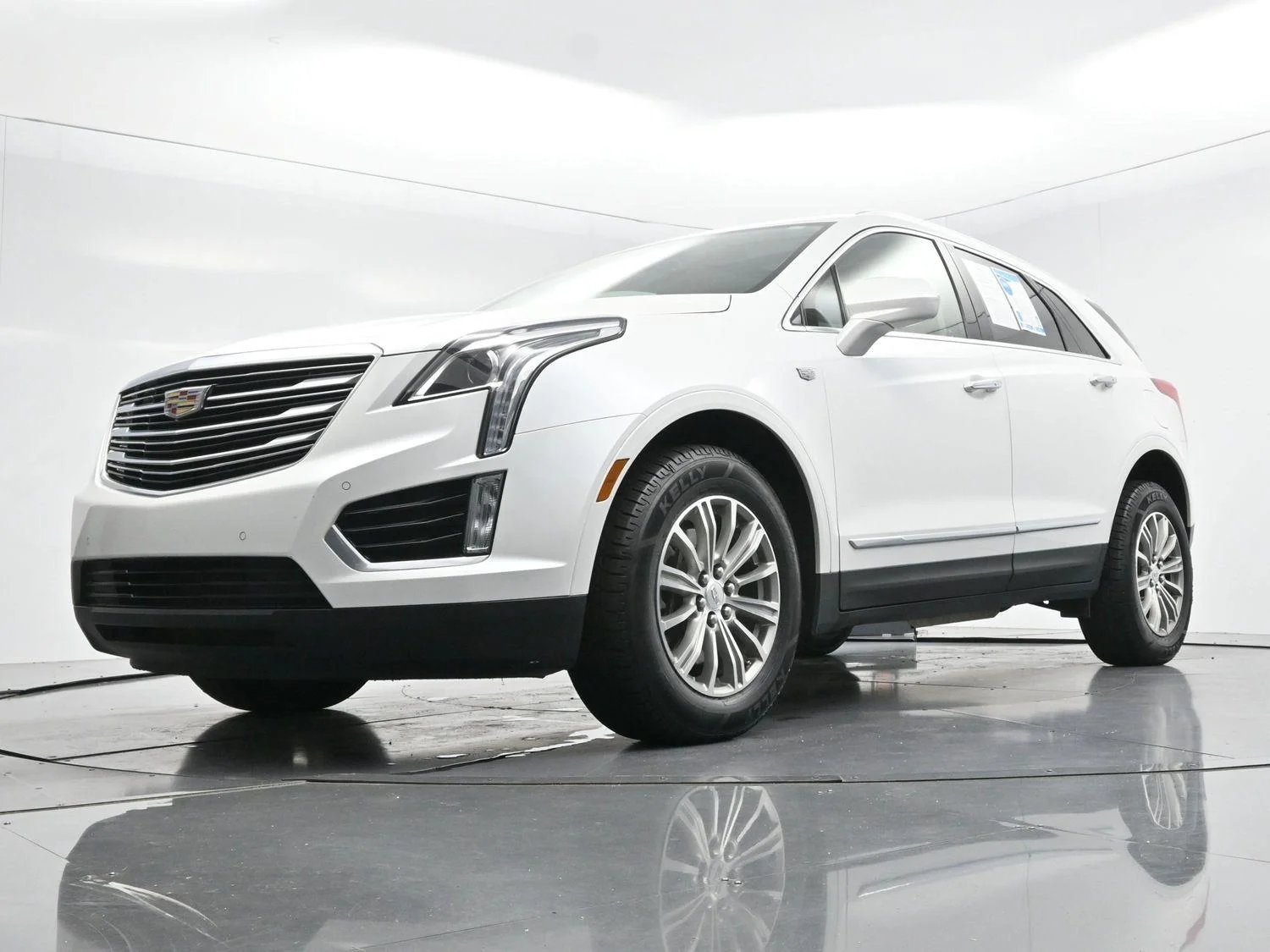 Used 2017 CRYSTAL WHITE TRICOAT Cadillac Luxury FWD image 44