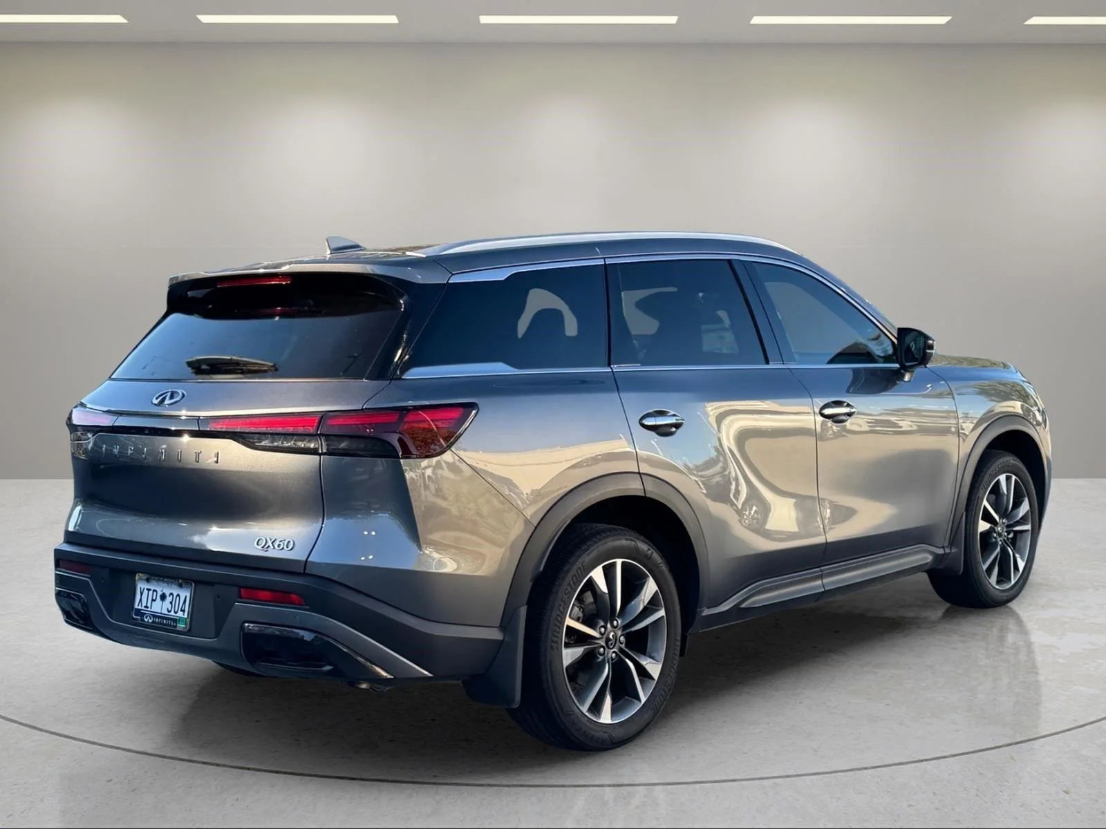 Used 2025 Graphite Shadow INFINITI LUXE image 5