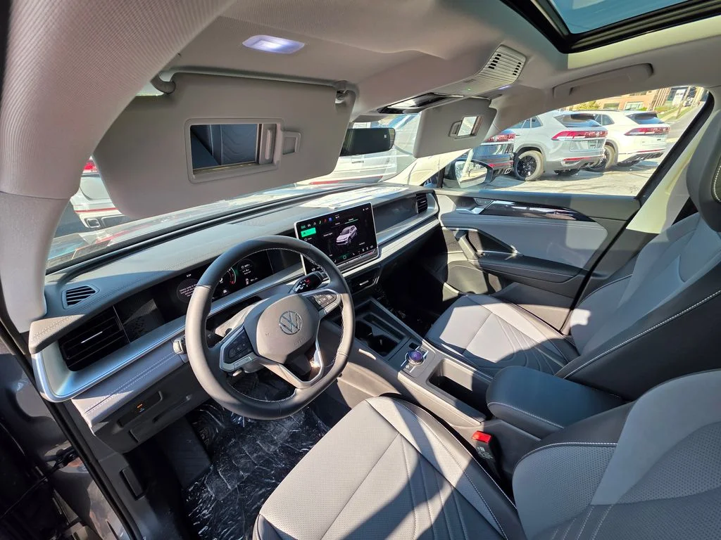2026 Volkswagen Tiguan SE - Photo 16
