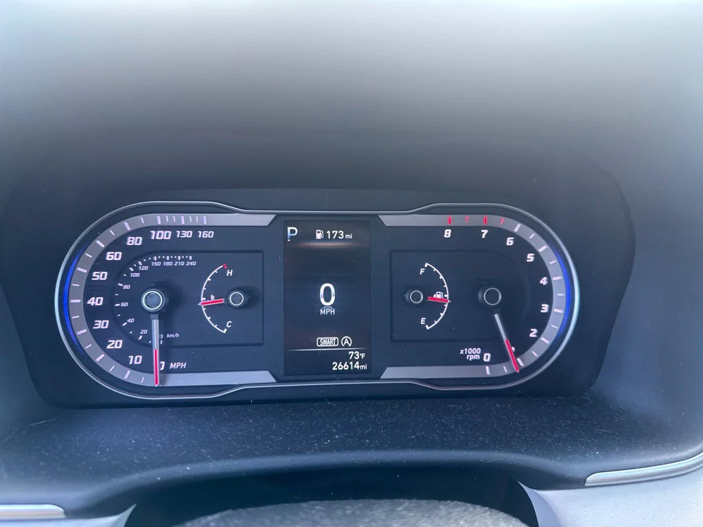 Used 2022 Shimmering Silver Hyundai SE image 26