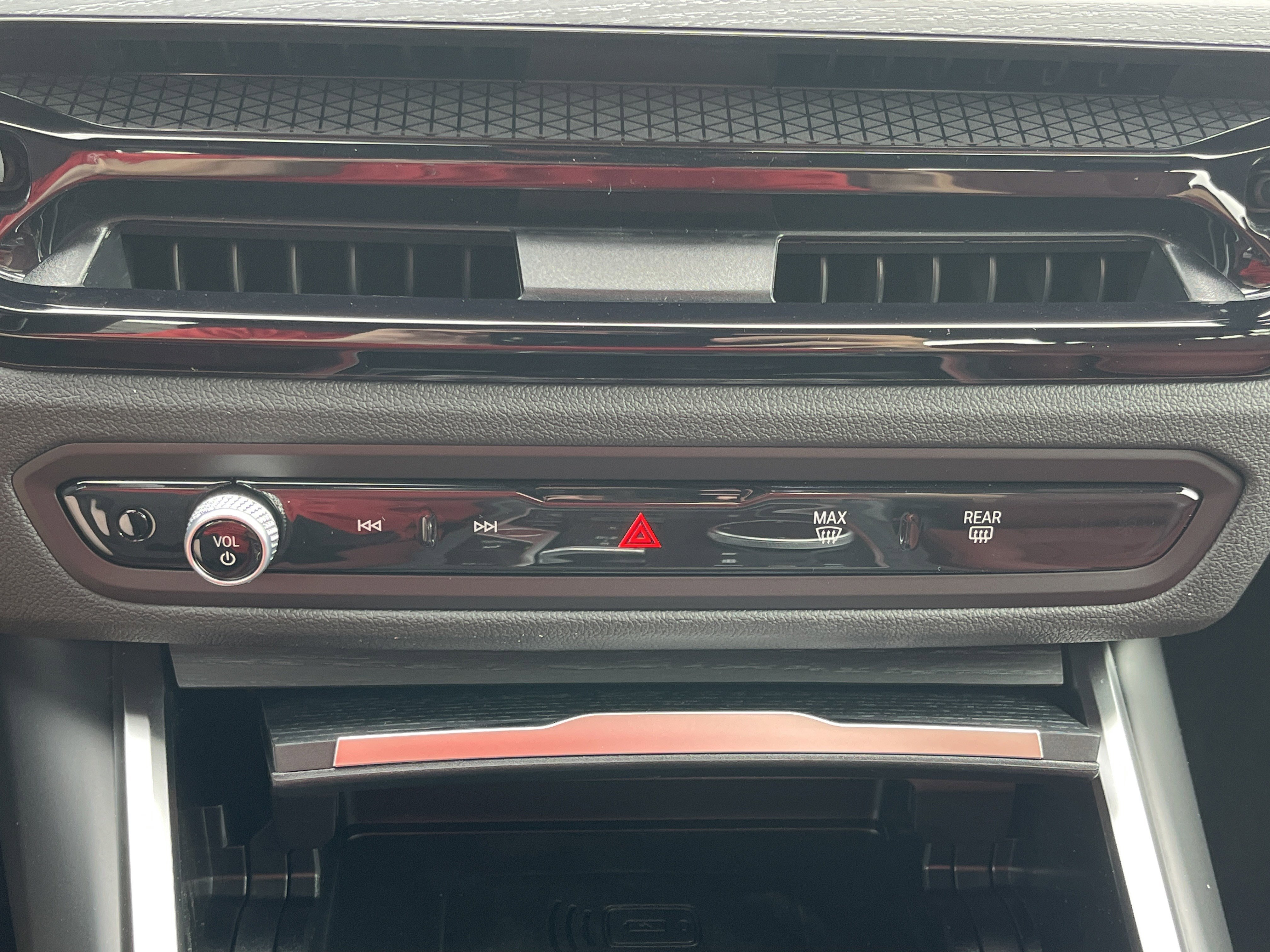 2026 BMW 3 Series 330i - Photo 6