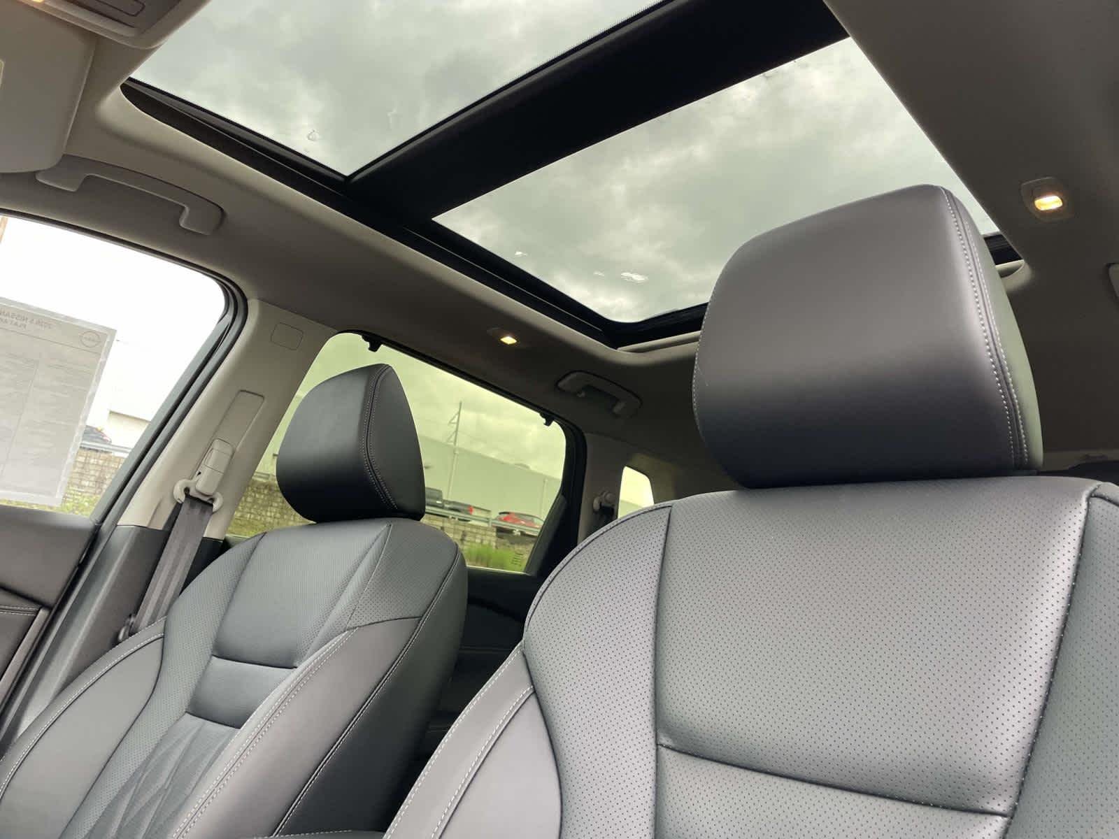 New 2026 Everest White Pearl/Super Black Nissan Platinum image 15