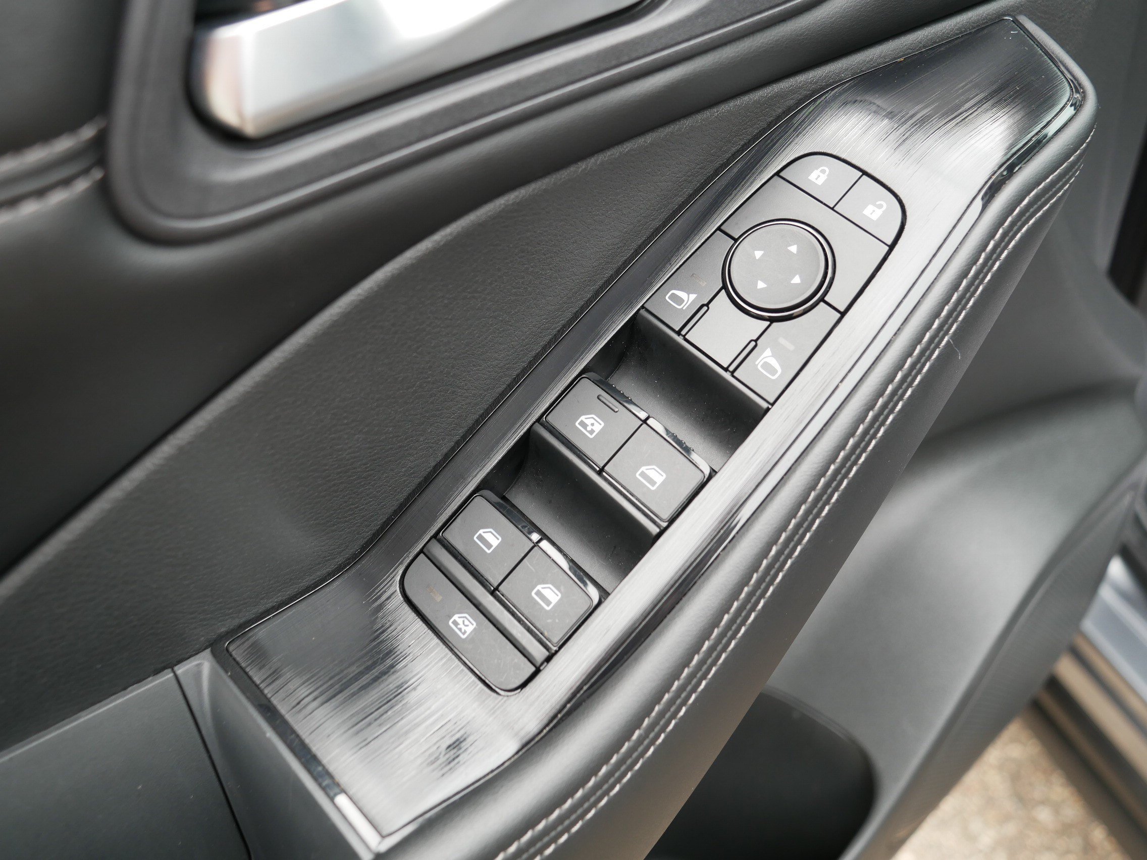 Used 2023 Gun Metallic Nissan SV image 19