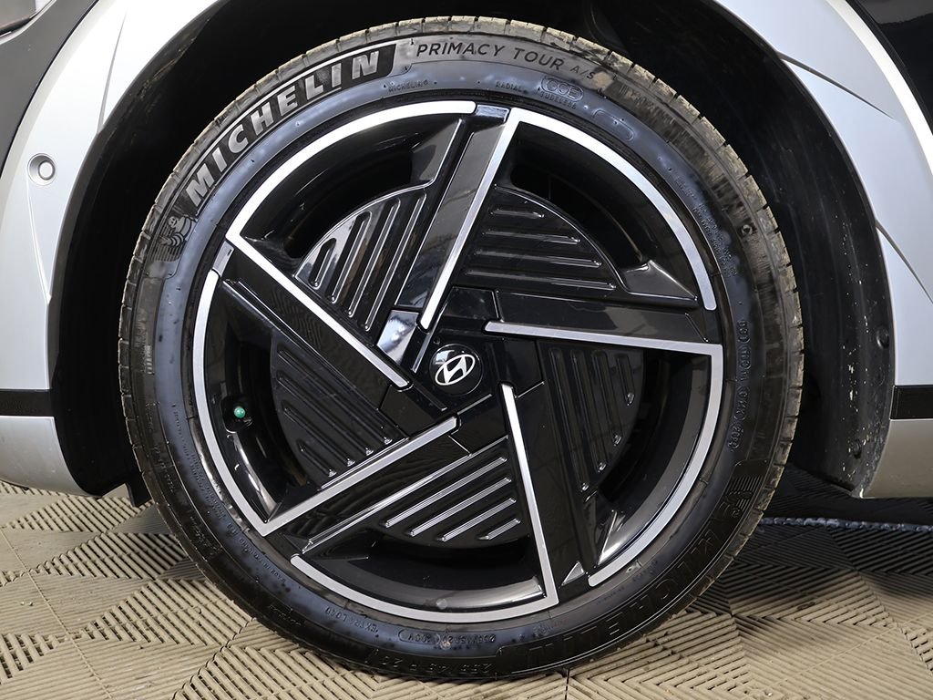 2025 Hyundai IONIQ 5 Limited - Photo 25