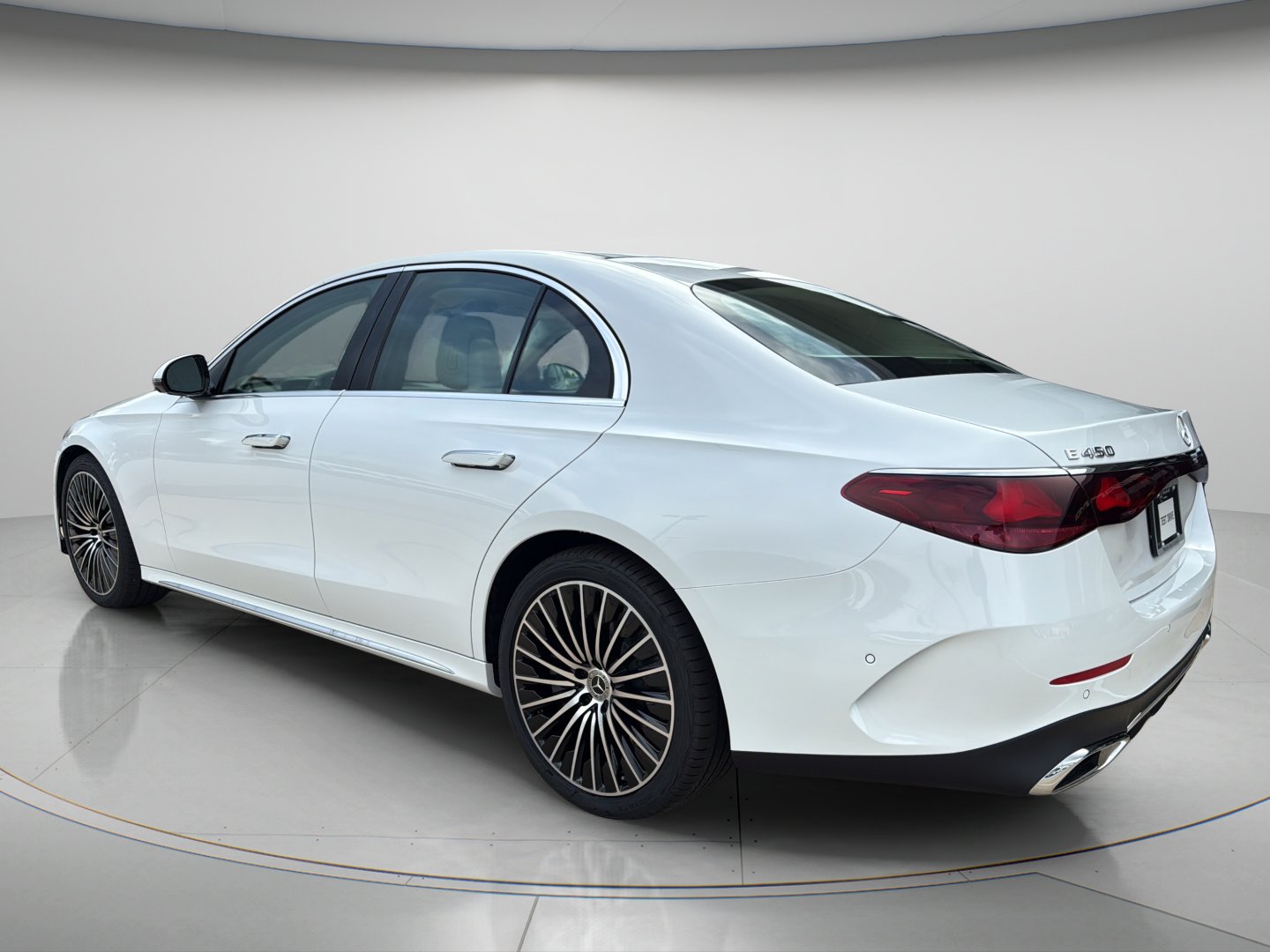 New 2027 MANUFAKTUR Moonlight White Metallic Mercedes-Benz E 450 image 3