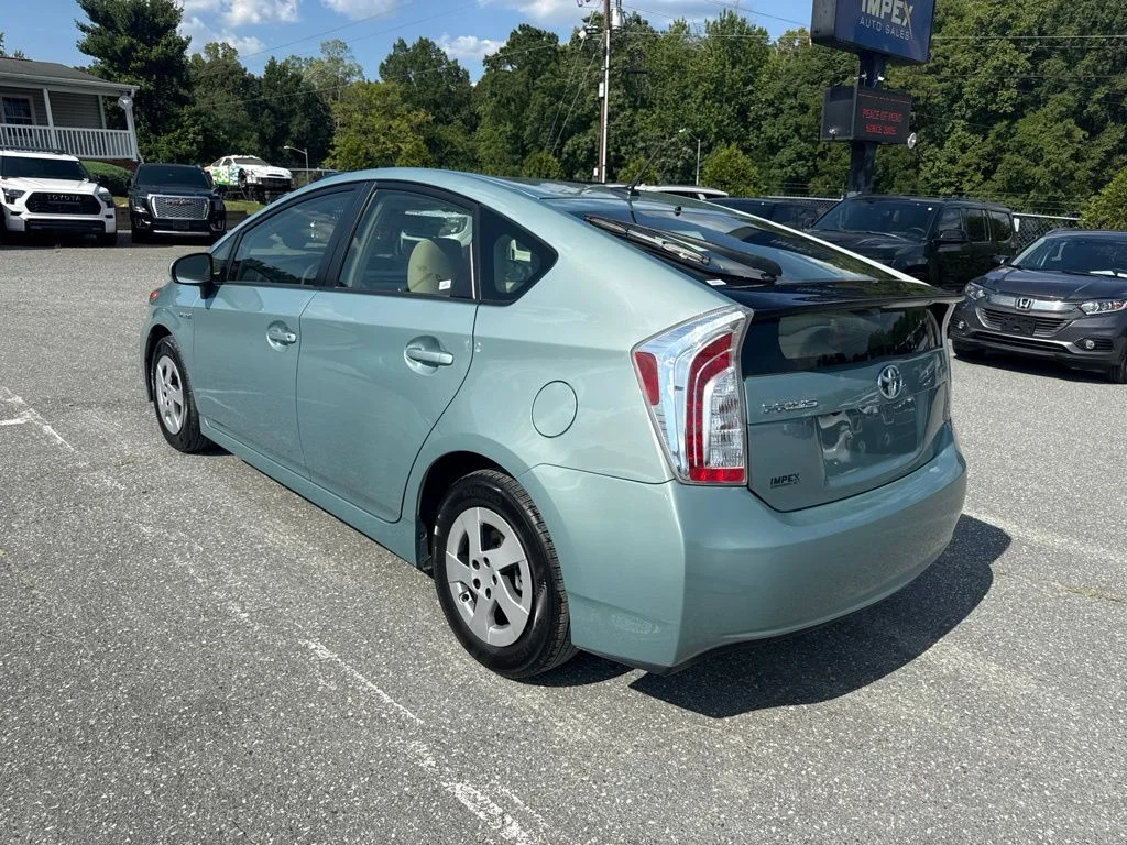 Used 2013 Beige Toyota Three image 3
