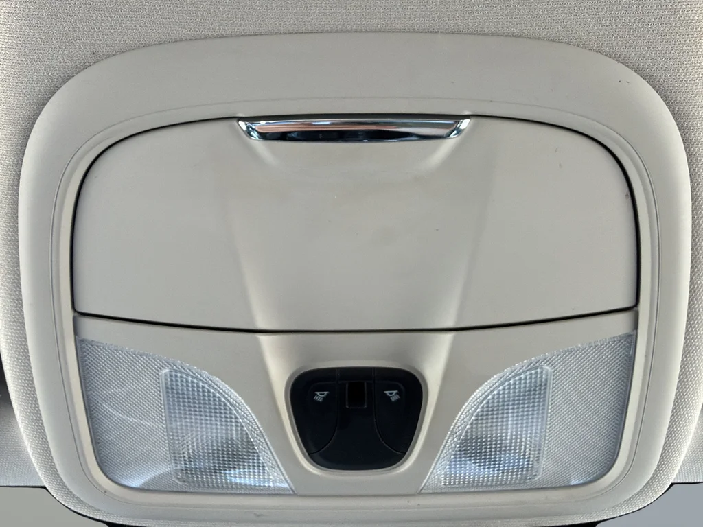 Used 2018 Gray Jeep Latitude Plus image 17