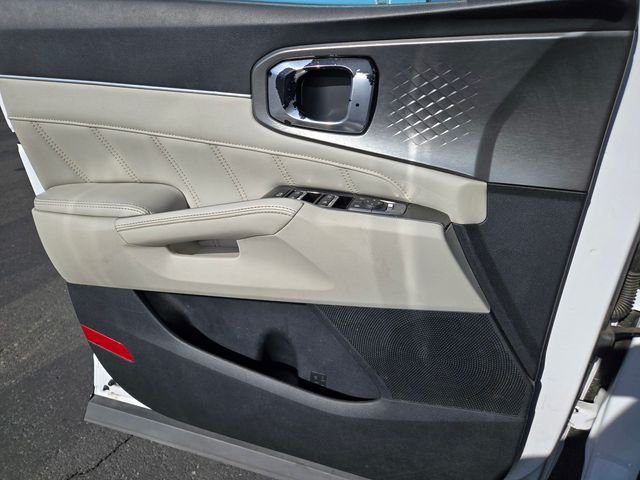 Used 2022 White Kia SX image 17