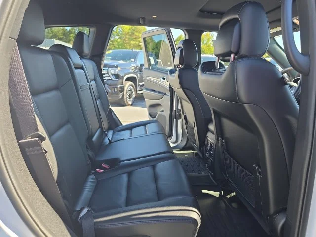 Used 2022 White Jeep Limited image 12