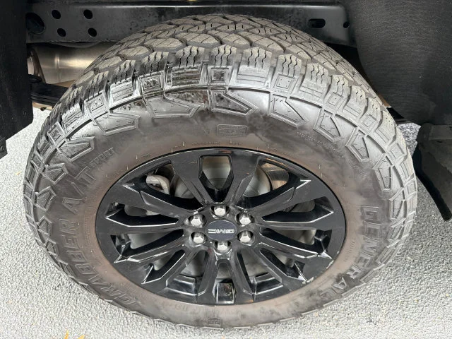 Used 2022 SATIN STEEL METALLIC GMC 4WD Elevation image 17
